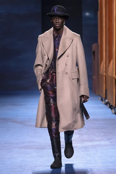 Look 27